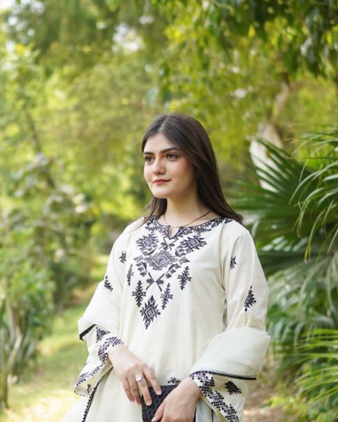 JUNA LAWN EMB 3PC