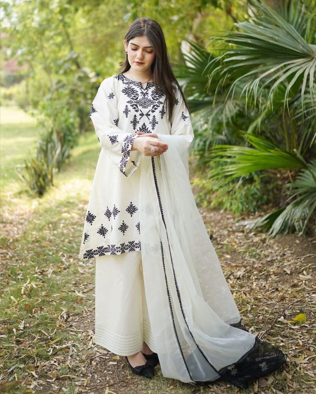 JUNA LAWN EMB 3PC