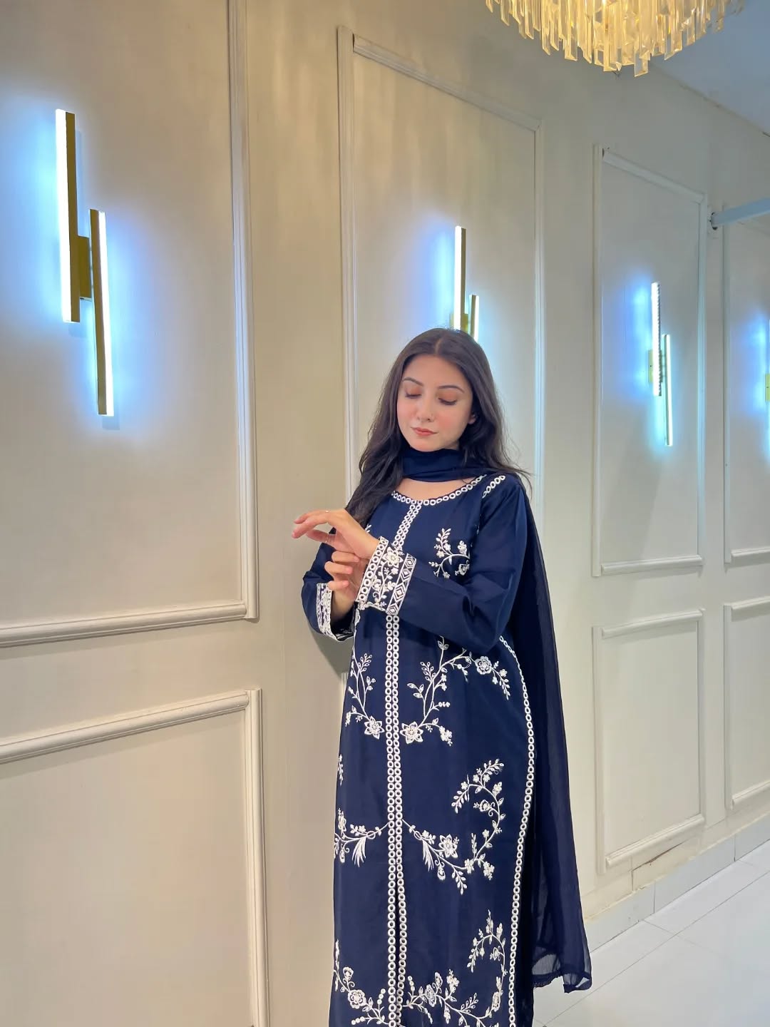 NEELZAAR EMBROIDERED 2PC