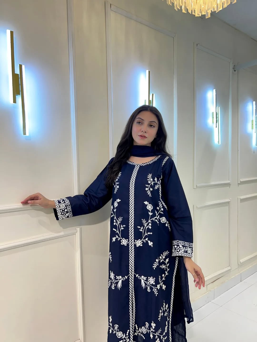 NEELZAAR EMBROIDERED 2PC